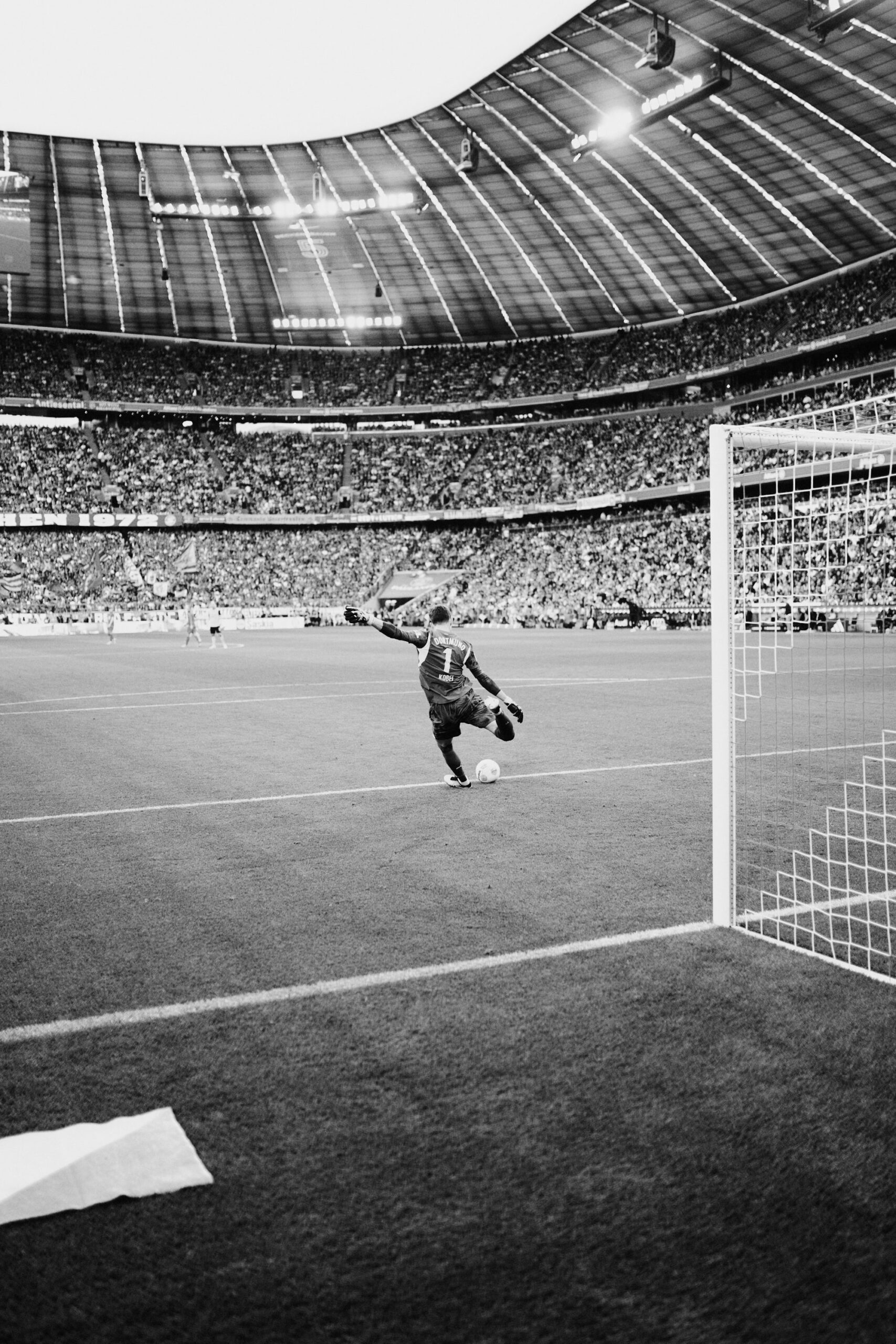Torwart Abstoß Dortmund schwarz weiß